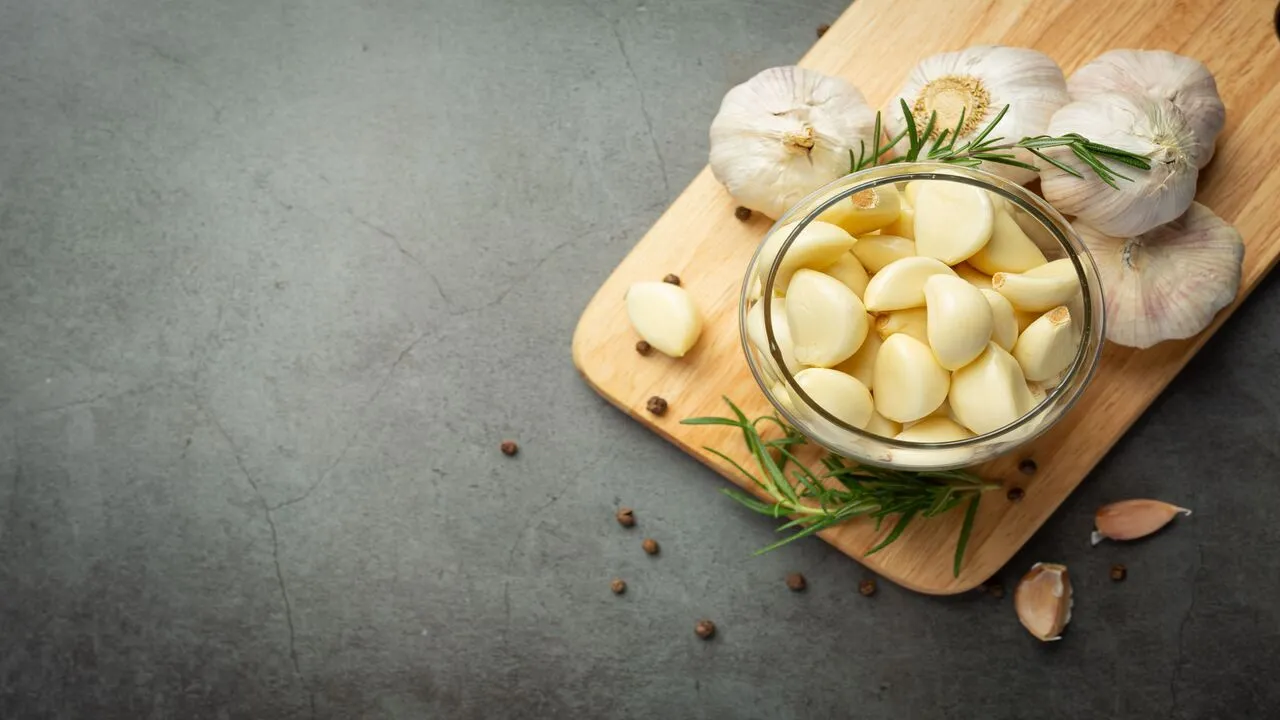 Garlic in keto vegan recipes